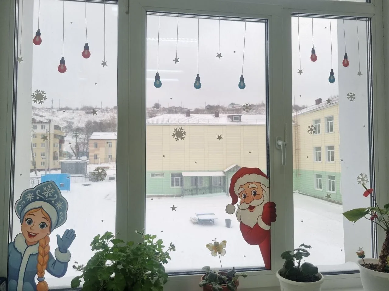 Новогодняя атмосфера наполняет школу!  ❄️В преддверии самого волшебного праздника – Нового Года – шк
