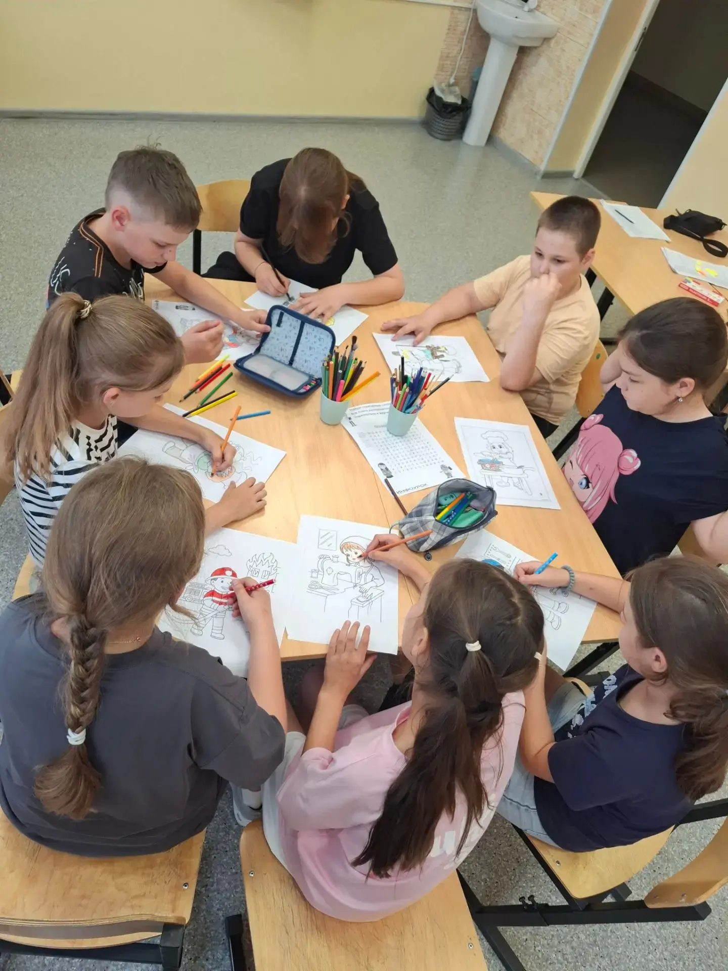 День профессий в лагере — ярко, весело и познавательно! 
⁣
Ребята:
⁣
разгадывали анаграммы профессий