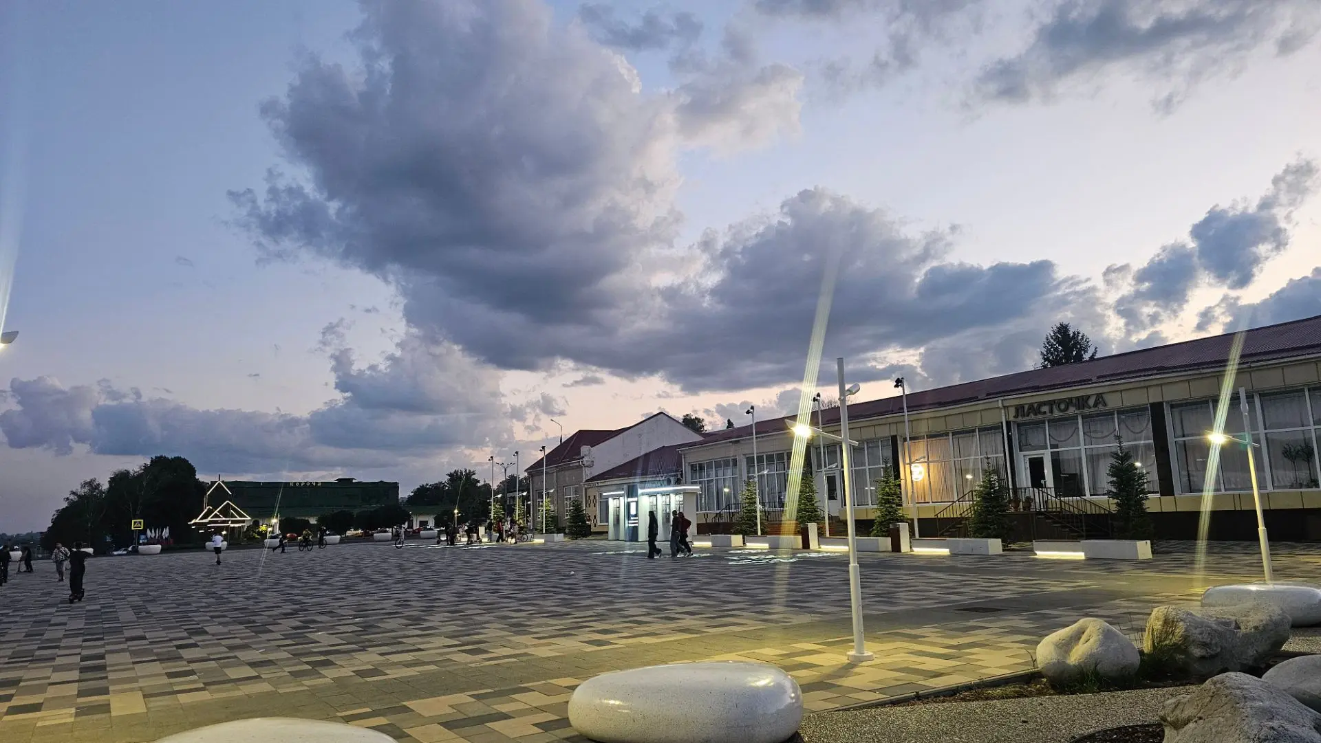 Доброе утро, хотя какое оно доброе, когда я проснулся от звука пролёта БПЛА и автоматно...