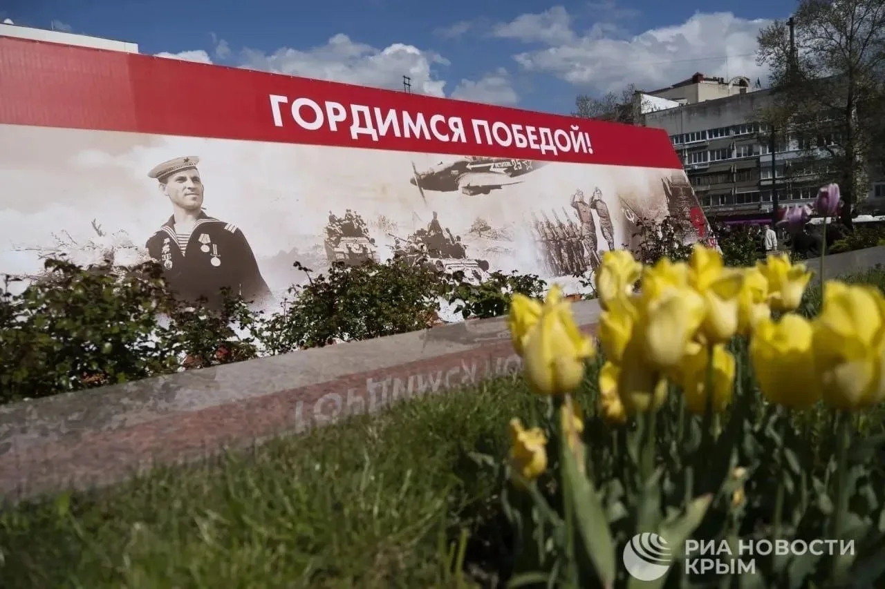 🇷🇺 Крымская столица готовится встретить День Победы  Улицы Симферополя оформили тематическими инстал