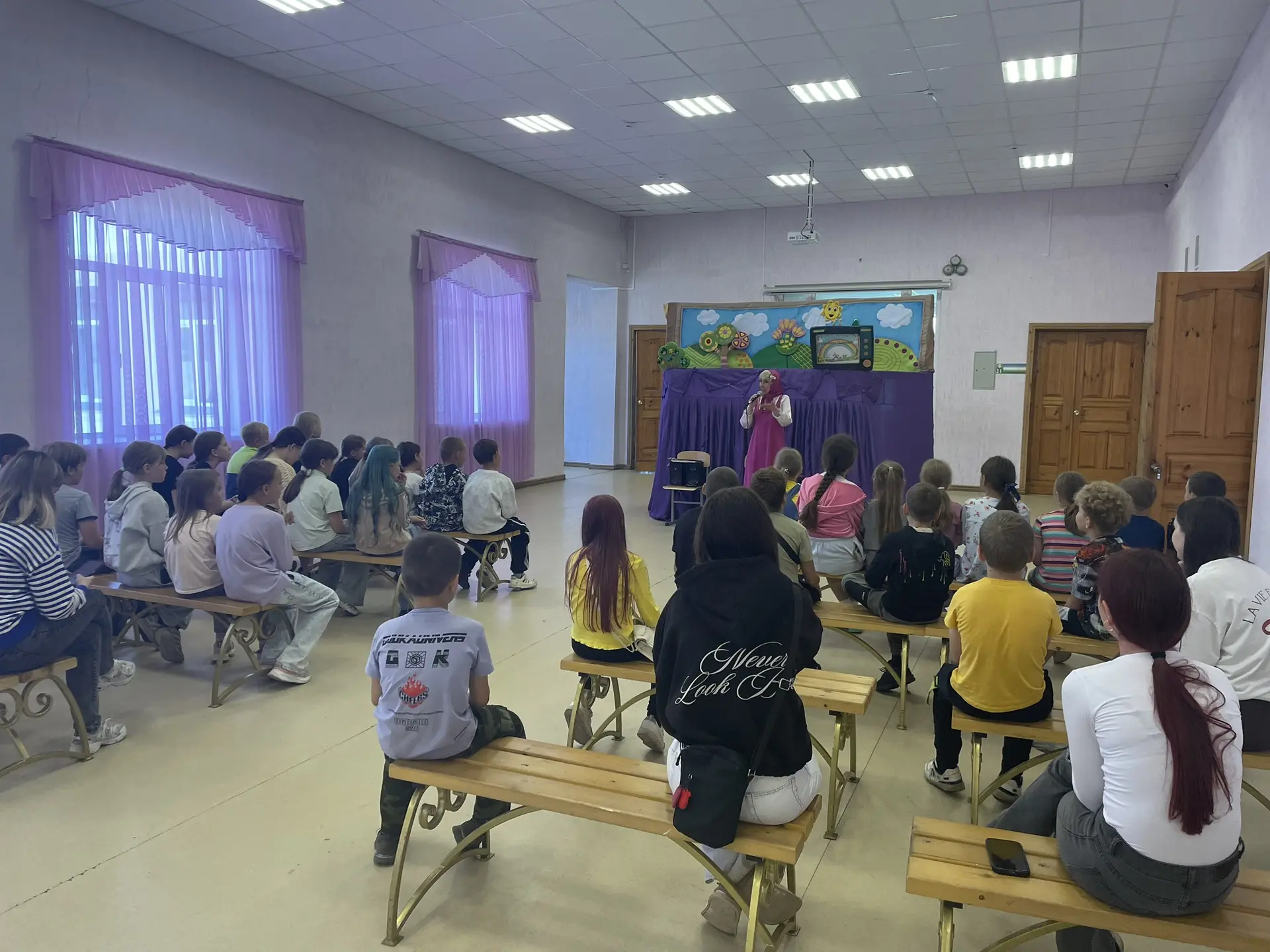 ✨Сегодня у нас в гостях  побывал театр «Аленушка»! ✨
Ребята с восторгом встретили гостей — театр кук
