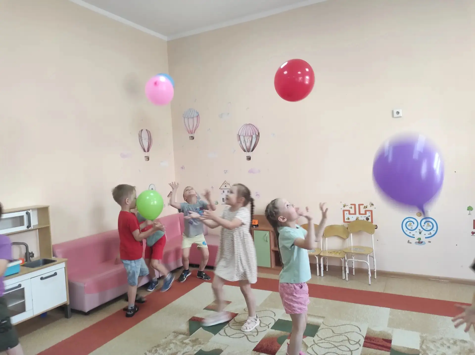 🌬️ Всемирный день ветра в группе «Дельфинчики» 🐬

В дежурной группе «Дельфинчики» прошёл интересны