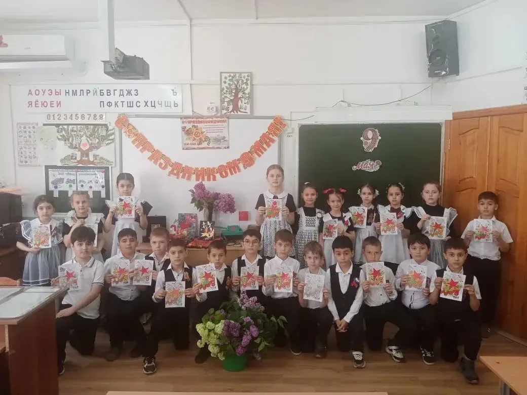 🎖️Во 2 «А» классе состоялся классный час, посвященный Дню Победы. Ребята говорили о подвигах героев 