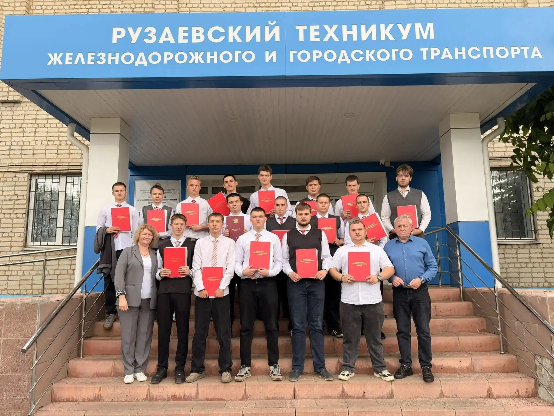 💯🔥Выпускники шести учебных групп перешагнули важный рубеж — защита дипломных проектов позади!❗