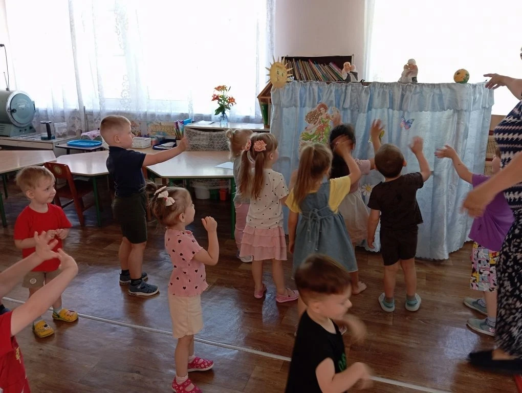Движение — это жизнь!

Укрепляем здоровье и развиваем двигательную активность детей второй младшей г