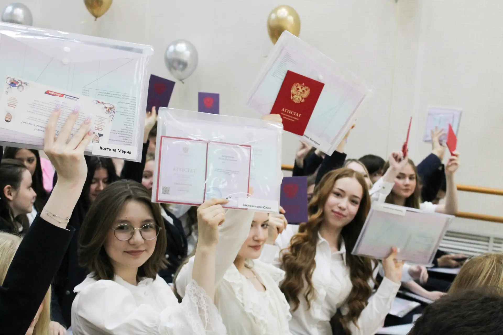 Автобус счастливого детства🚌

В любимой Первой состоялся праздник, посвящённый торжественному вруче