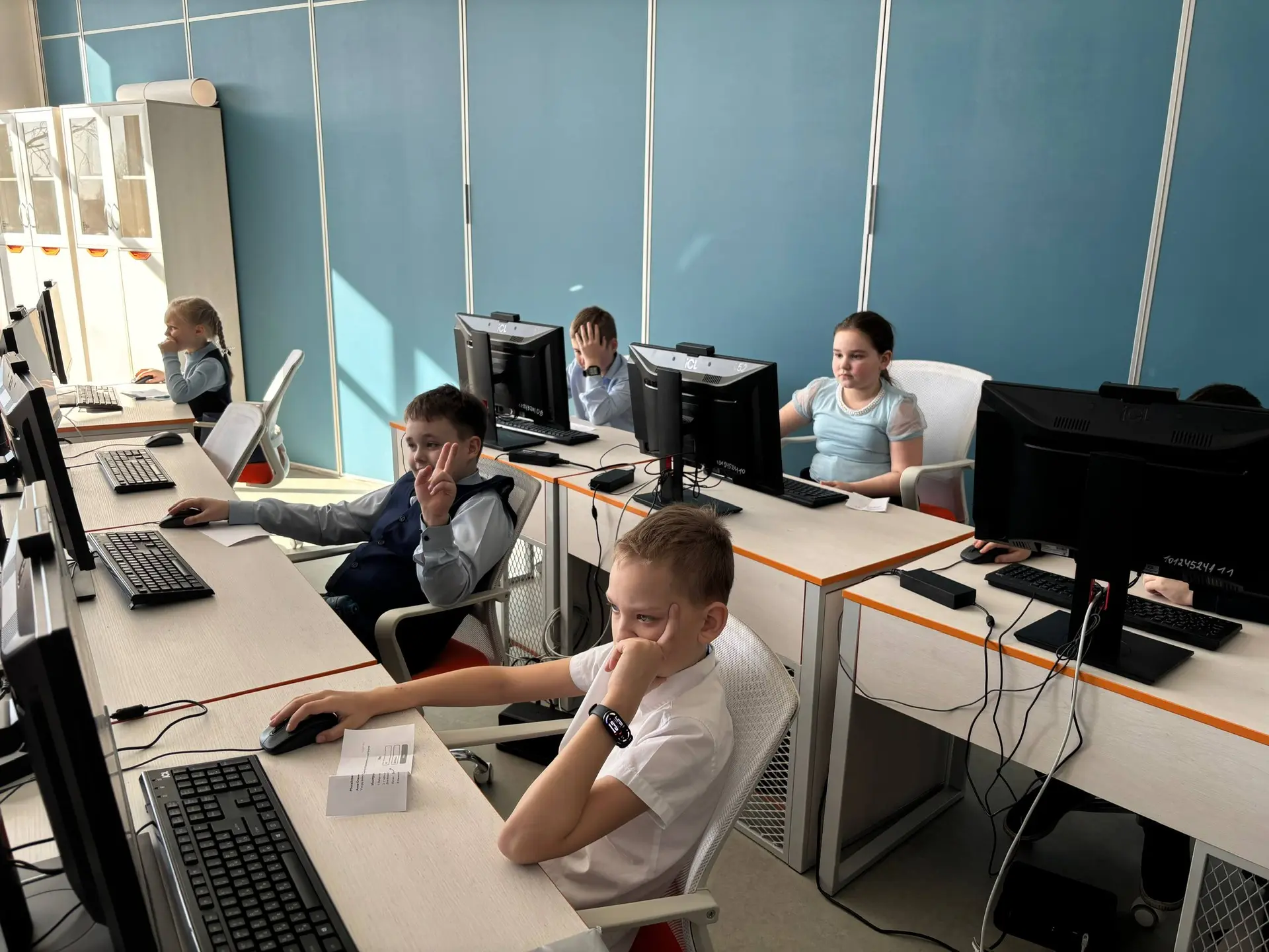 📚🎒 Школа участвует 💫   ВСЕРОССИЙСКАЯ ОНЛАЙН-ОЛИМПИАДА ПО МАТЕМАТИКЕ НА УЧИ.РУ   17 марта прошёл втор