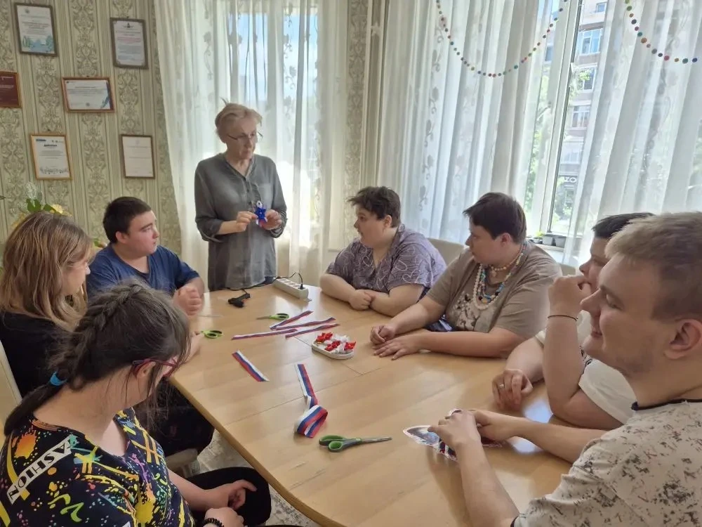 🎉 Мероприятие «Россия — Родина моя» прошло для молодых людей, посещающих отделение социально‑трудов