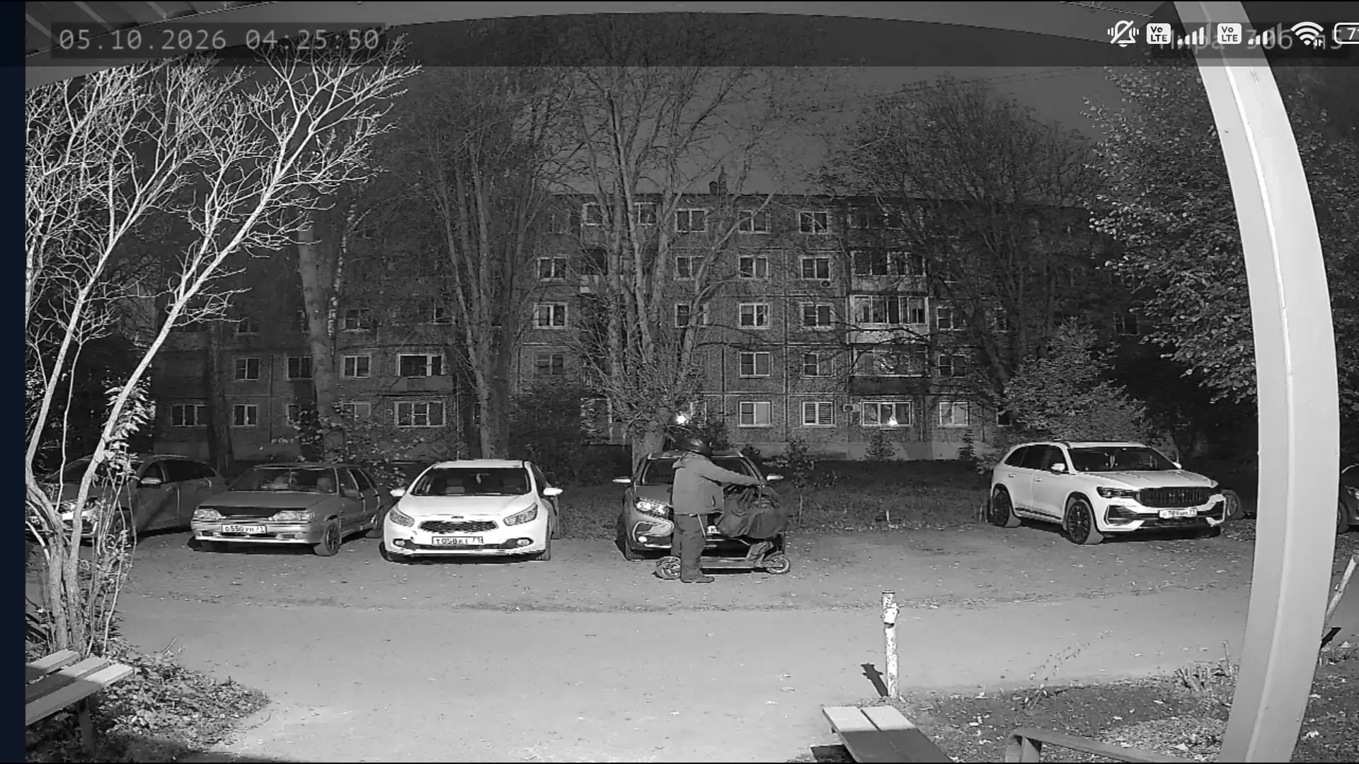 Какой-то го..н ворует по ночам колпаки с колес машин,если ты себя узнал ,верни на место...