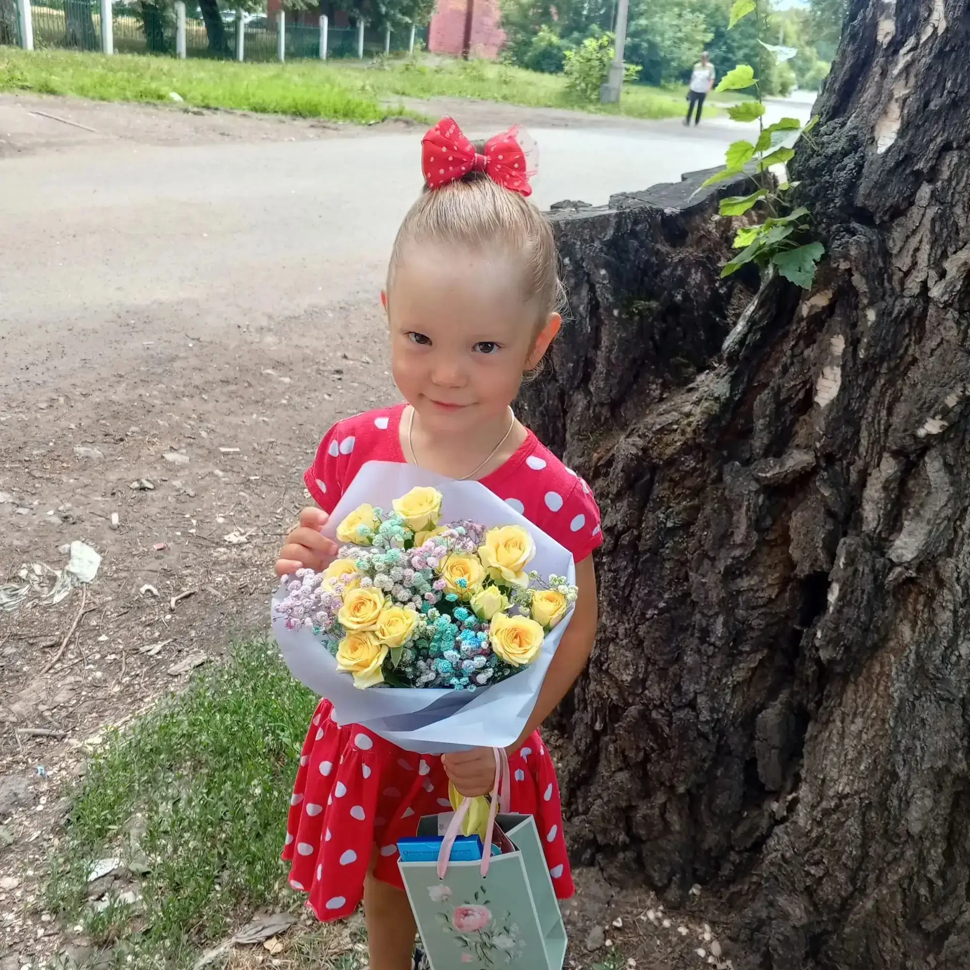 Лето, которое Варя  запомнит надолго! ☀️🚗💃
Чек-лист выполнен на 100%:
✅ Загорала до темноты и купа