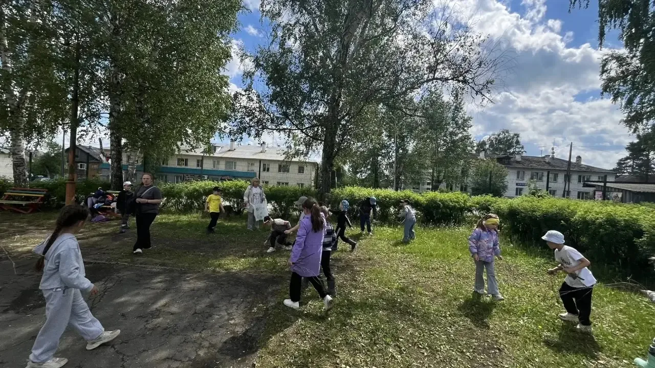 🍃Ребята из 3 отряда лагеря дневного пребывания МКОУ СОШ №2 приняли участие в акции "Наш чистый школ
