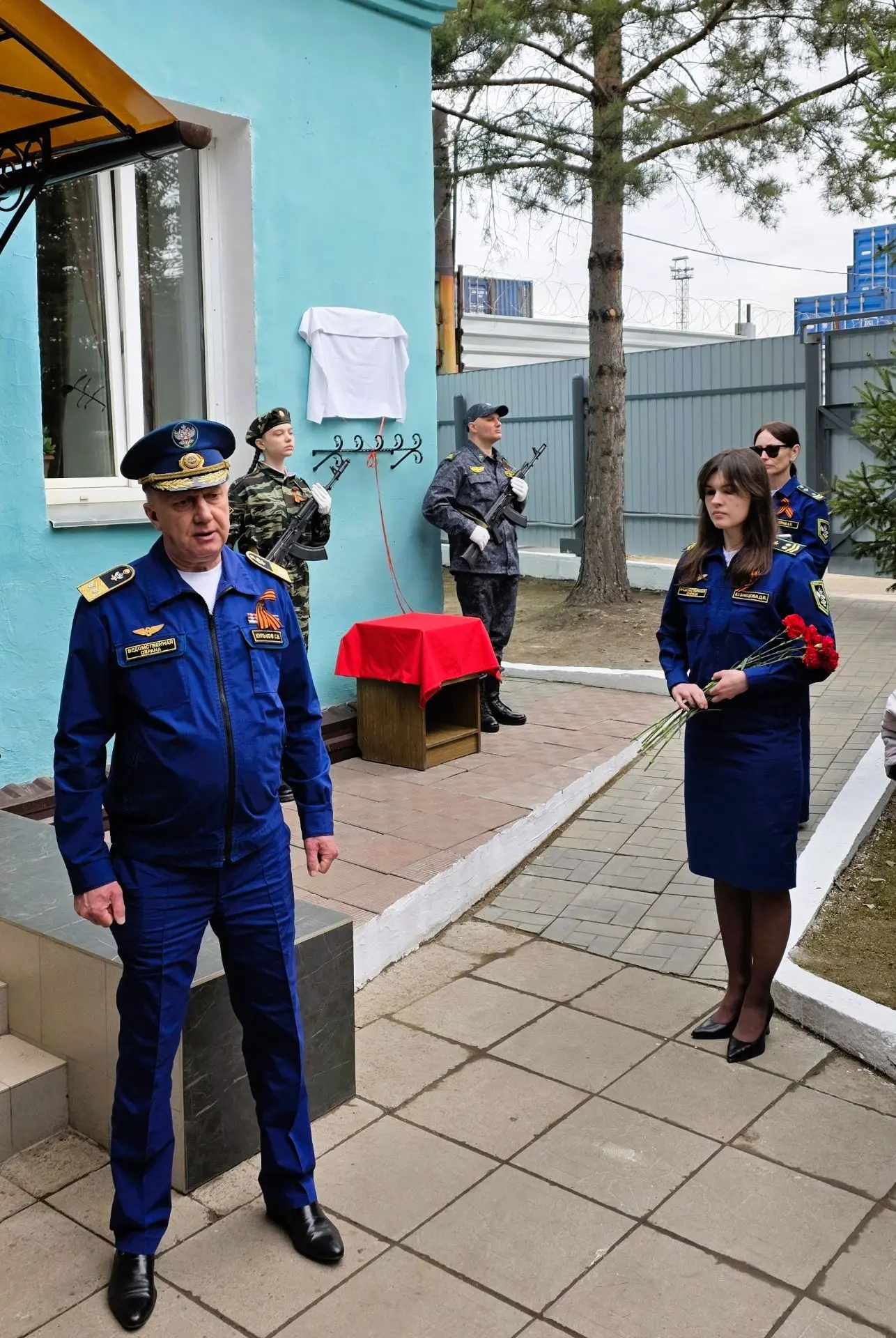 🇷🇺 В Красноярске открыта мемориальная доска участнику СВО Виталию Вихреву  Торжественная и скорбная 