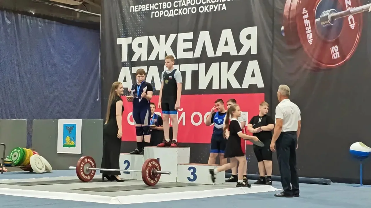 Представители спорткомбината "Десна" успешно выступили на турнире по тяжёлой атлетике на призы масте