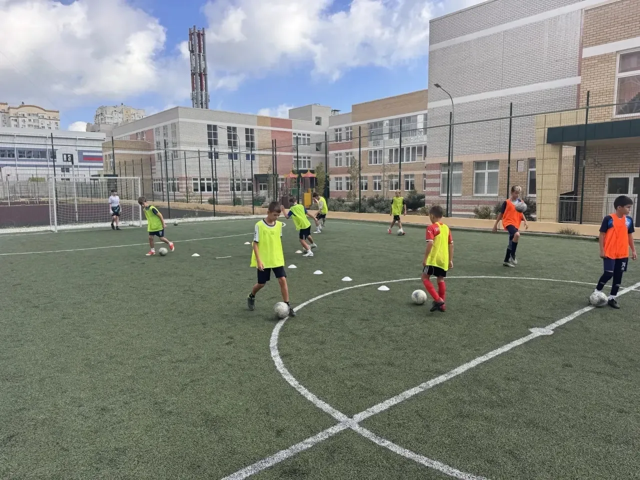 ⚽Мини-футбол (в международной терминологии — футзал, от португальского futebol de salão...