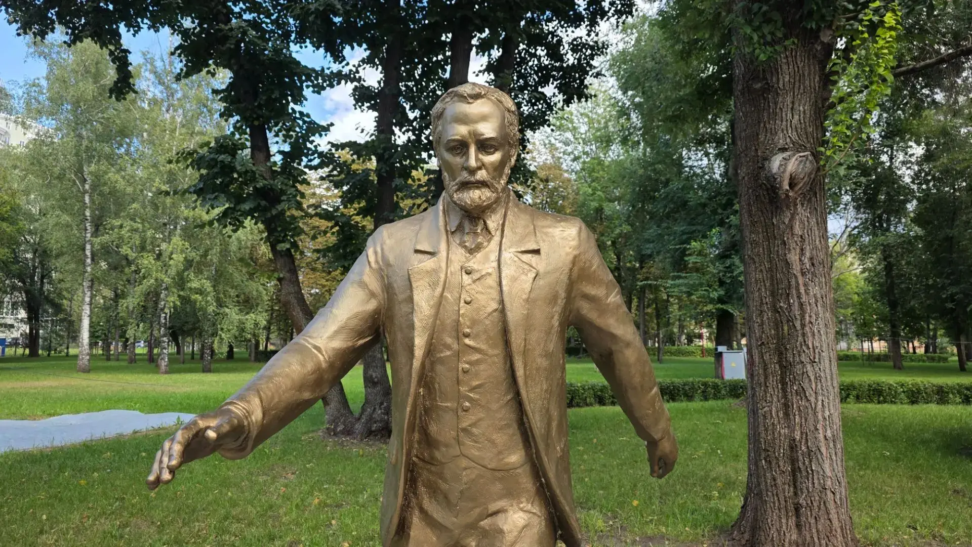 Бронзовые скульптуры Шухова, Щепкина и Мичурина вернулись в парк Ленина!