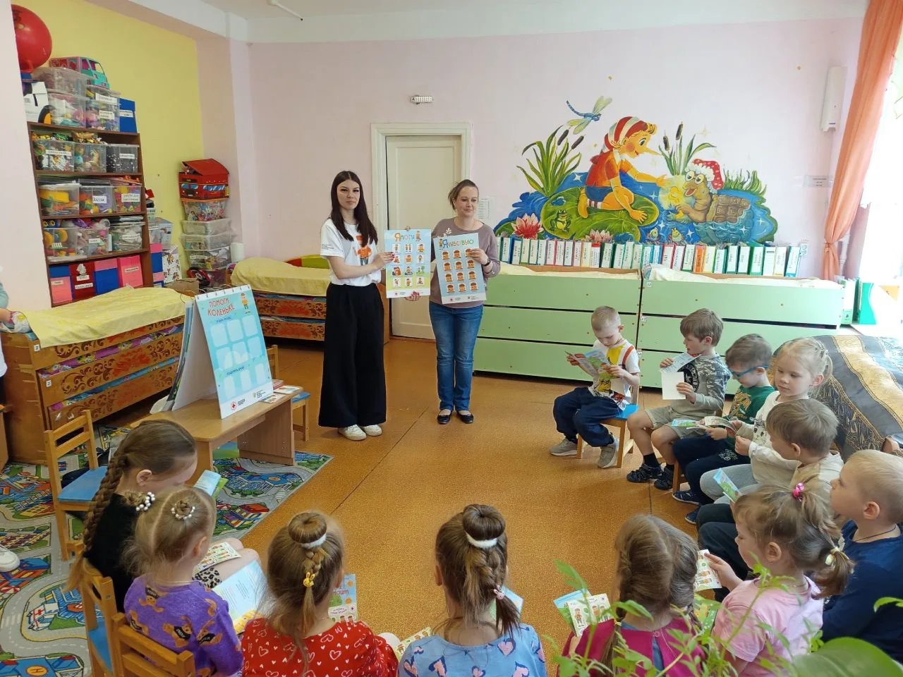 Сегодня наши волонтеры Устрикова Алина и Мазанникова Ольга ,студенты 2 курса специально...