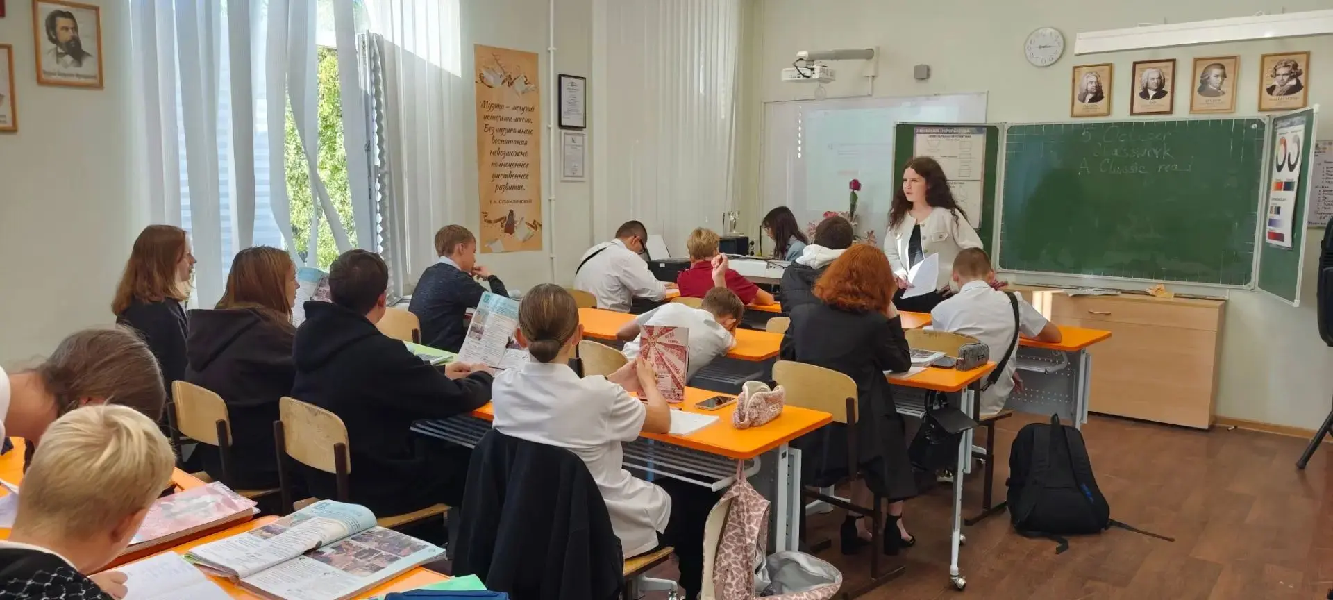 Сегодня в нашей школе было всё по-взрослому! 🎓