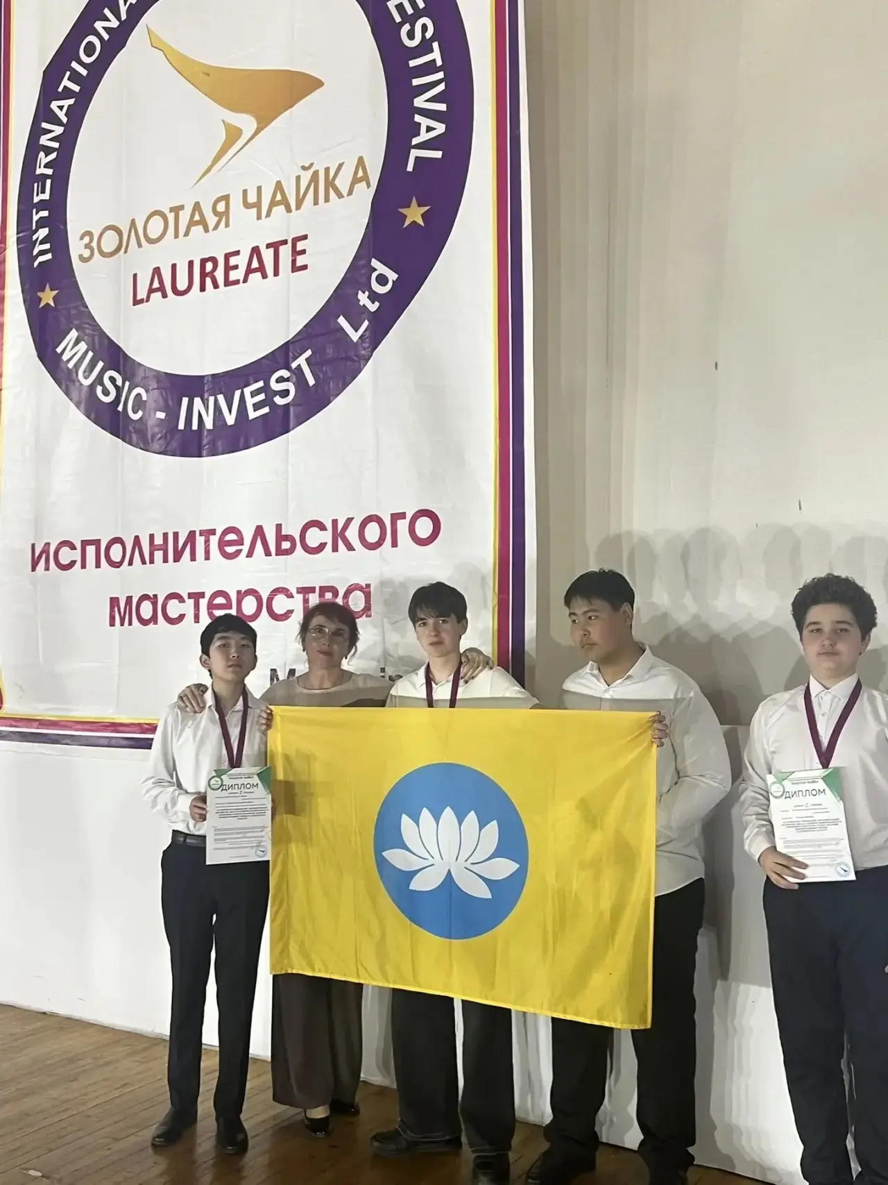 Мы искренне  рады успехам Озаева Эльвега, обучающегося 8 "А" класса.