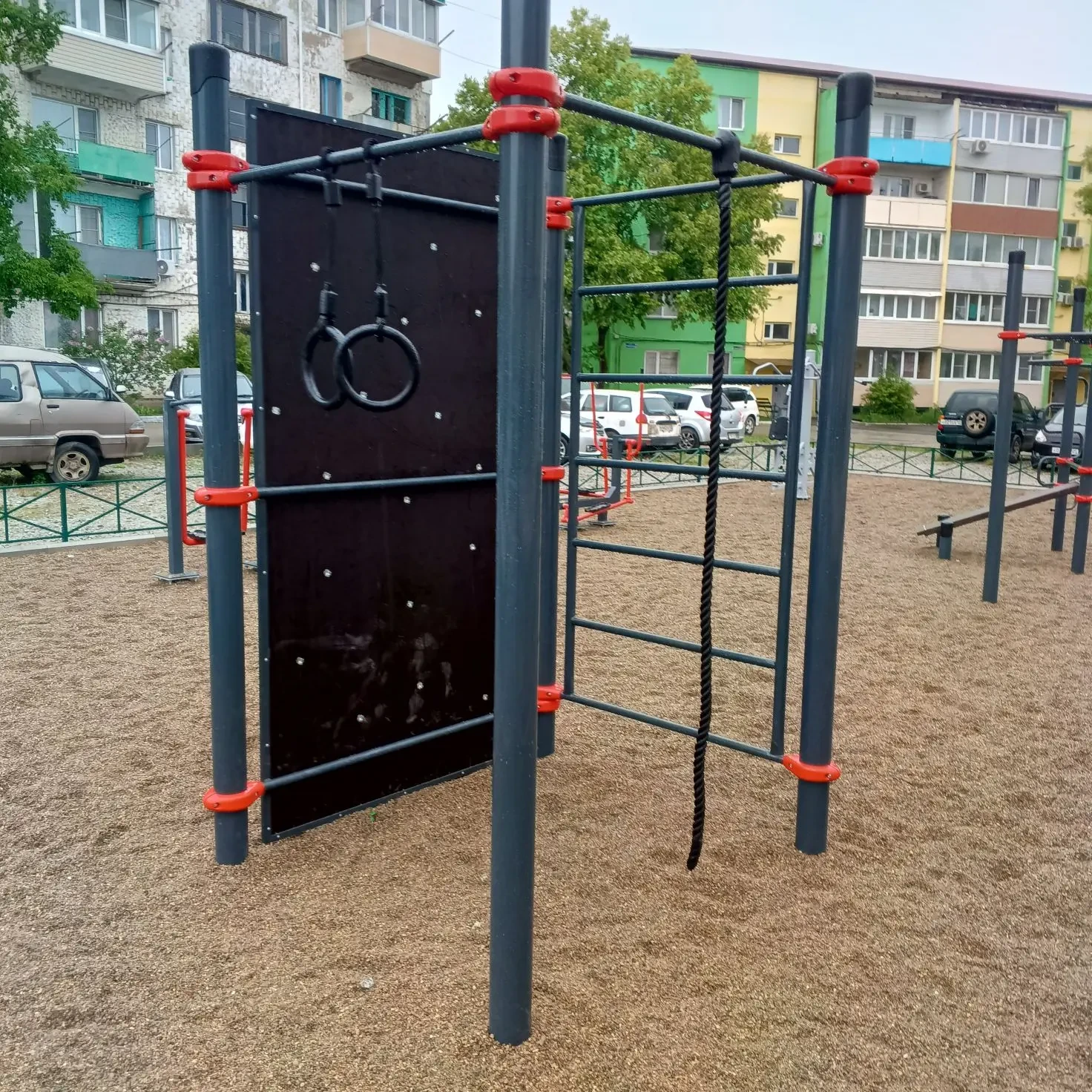 В Зарубино  завершается   обустройство новой спортивной зоны на ул. Строительной. Благодаря победе  