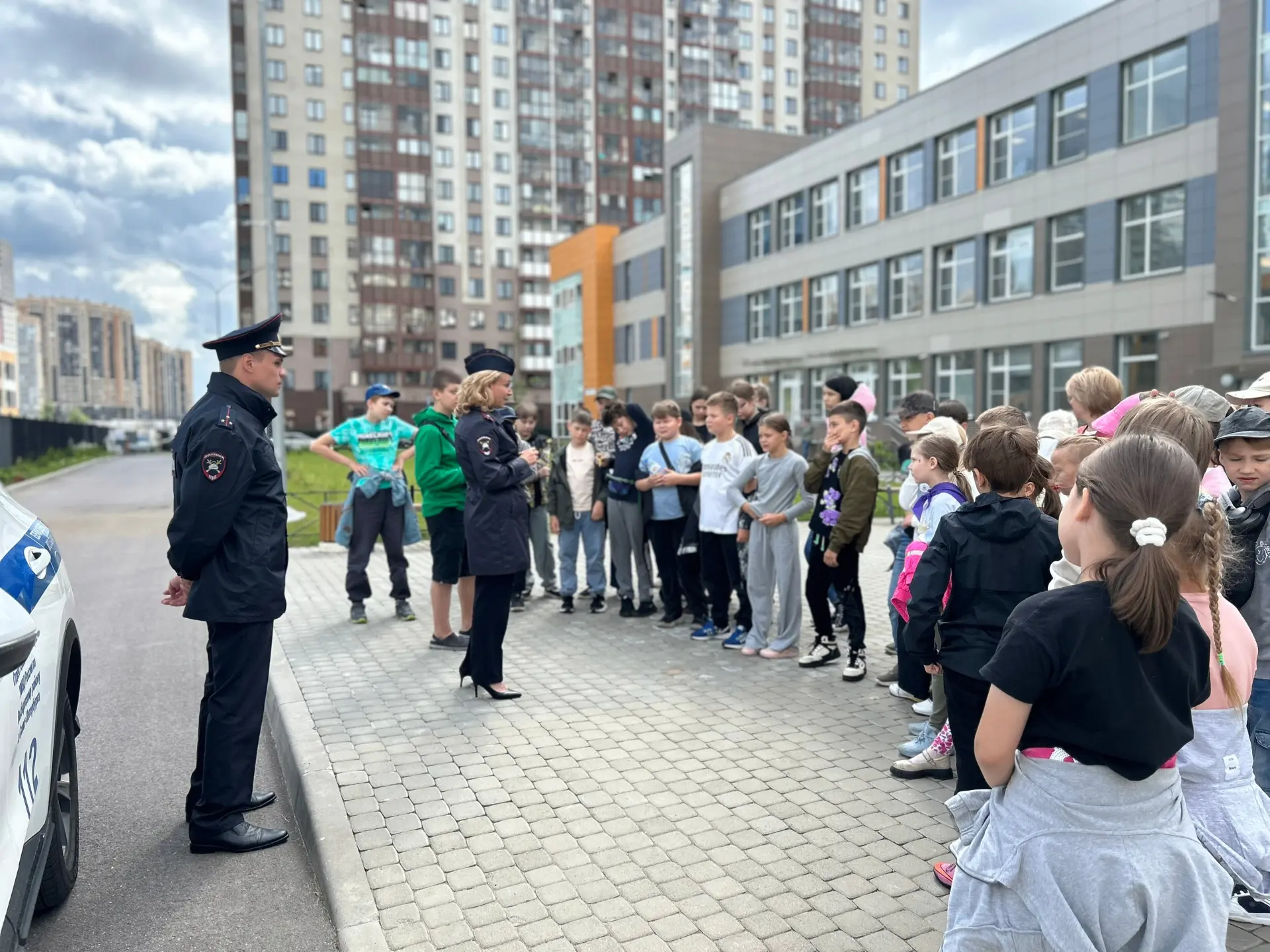 В «Страну детства» приехала настоящая патрульная машина! 

Сегодня в нашем пришкольном лагере «Стран