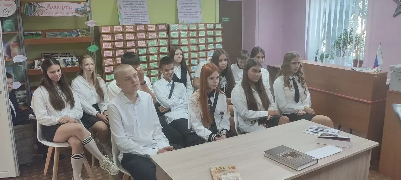 Библиотекари центральной библиотеки пригласили своих пользователей на День знаний «Мир ...