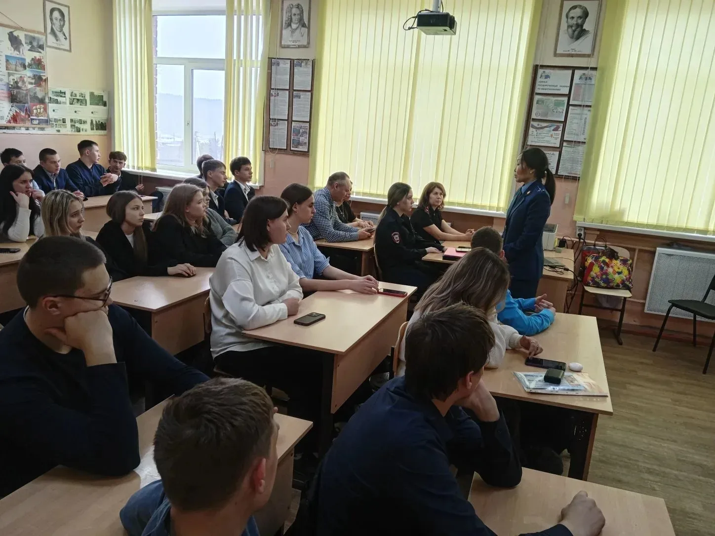 Правовой десант 🇷🇺

✨ Вчера нашу школу посетили представители различных структур и подразделений в
