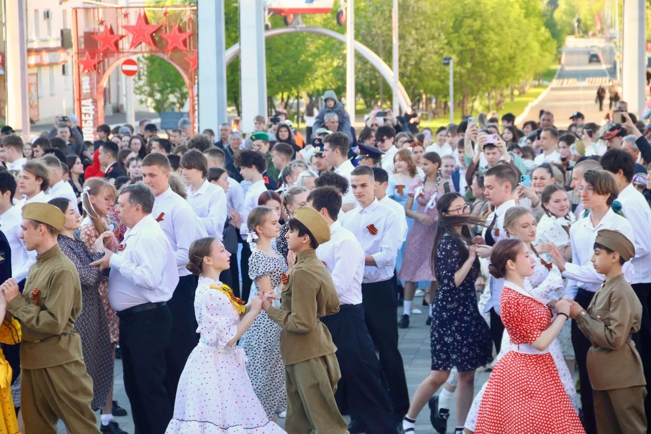 ВАЛЬС ПОБЕДЫ!

🕊 Не просто танец! Живая нить, связывающая поколения!
В честь 81-й годовщины Победы 