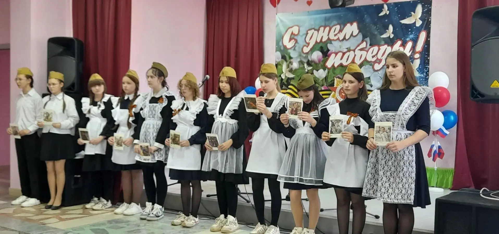 После торжественного митинга все проследовали в СДК на праздничный концерт, на котором ...