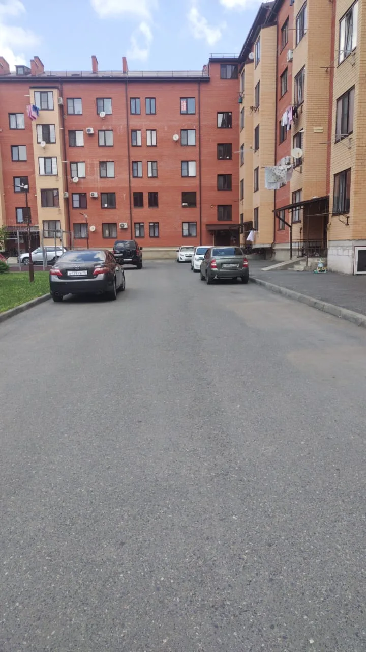 Уборка дворовой територии.