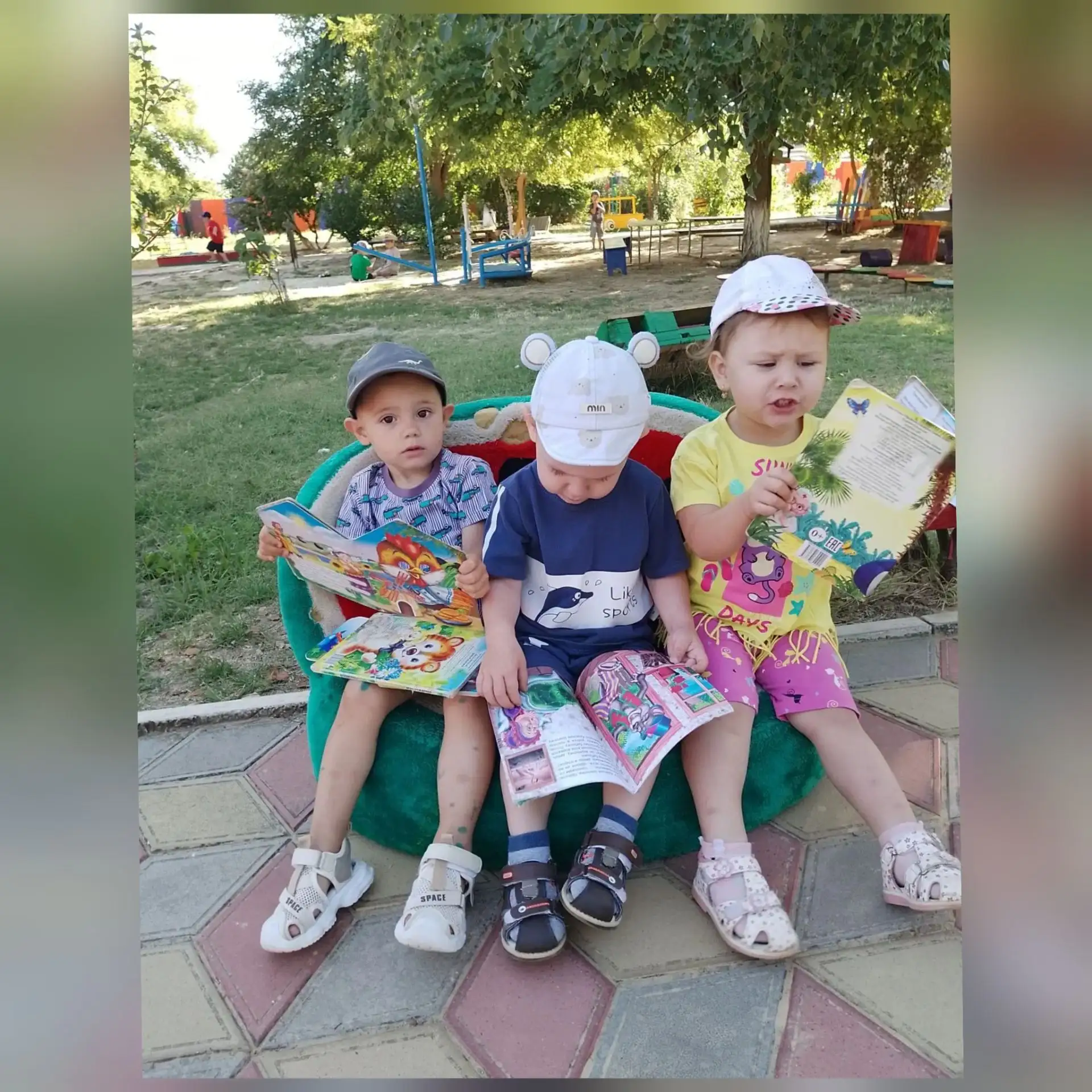 🎉 День в младшей группе: книги, стихи, цвета и свобода творчества!