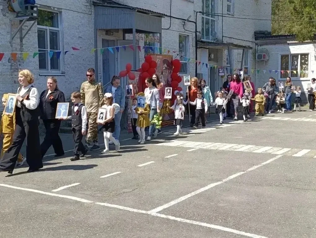 В МБДОУ № 8 «Золотая рыбка» прошла акция «Бессмертный полк»  В преддверии Дня Победы в детском саду 