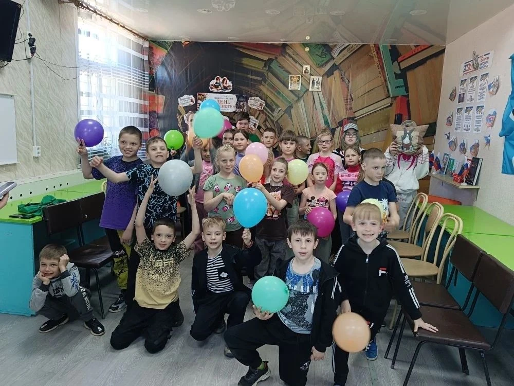 1 июня-День защиты детей и 1 июня-День открытия Школьного летнего оздоровительного лагеря
 
День нач