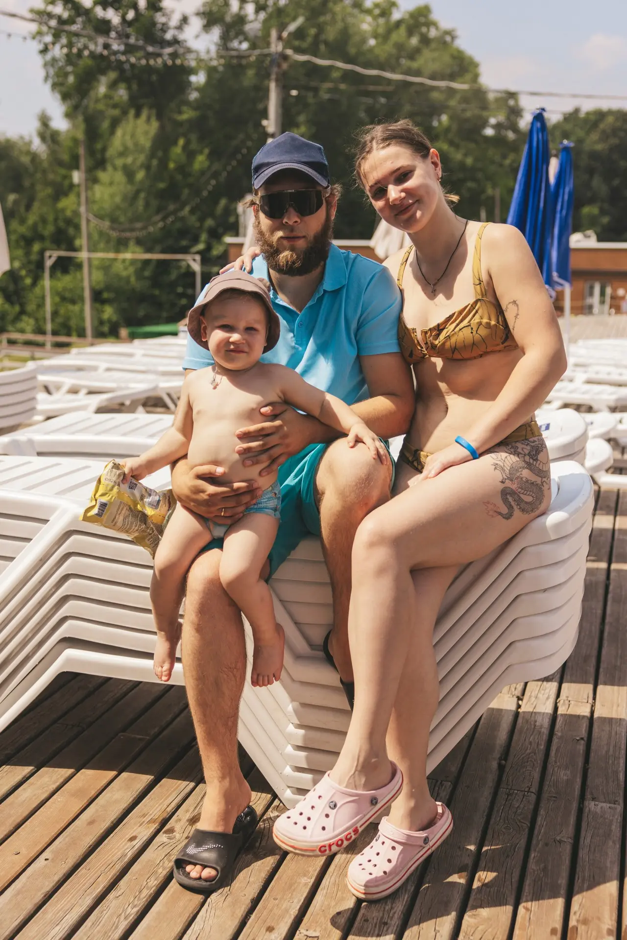 Вода в бассейне поддерживается на уровне +28С. Мы работаем. В нашей огромной песочнице ...