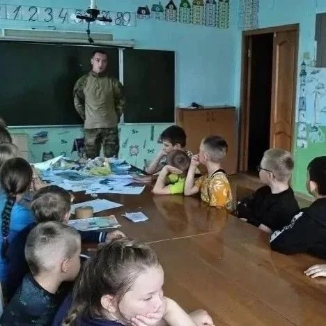 🇷🇺В детском пришкольном лагере Магдагачи прошла встреча с героем! 

✅Ребята из школьного лагеря вс