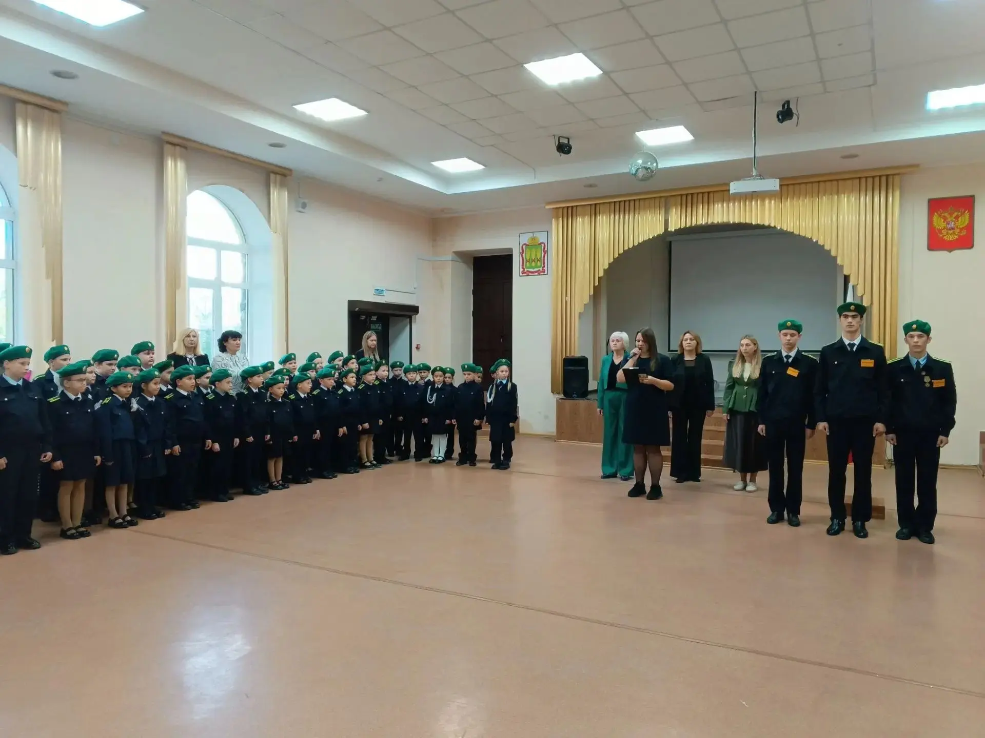 Утро 7 сентября началось с традиционной линейки