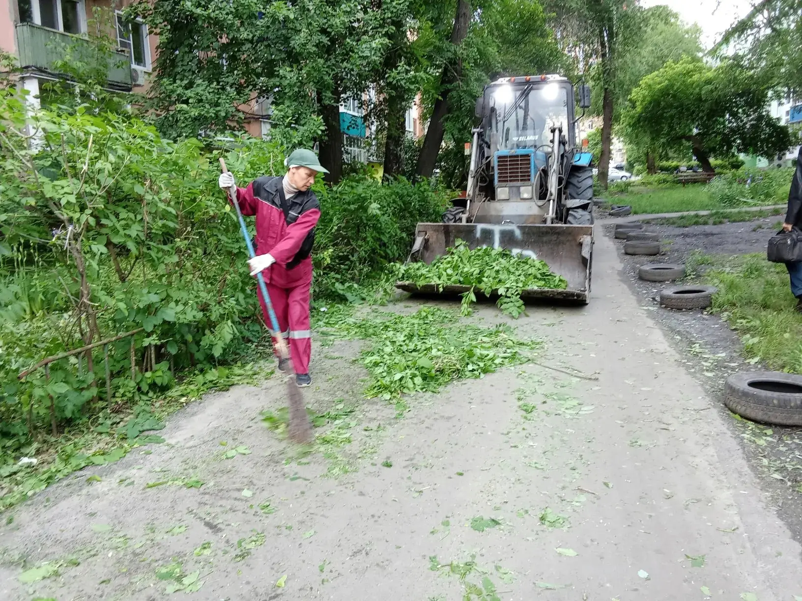 Уборка контейнерной площадки по адресу: ул. Карпинского, 8 🌿