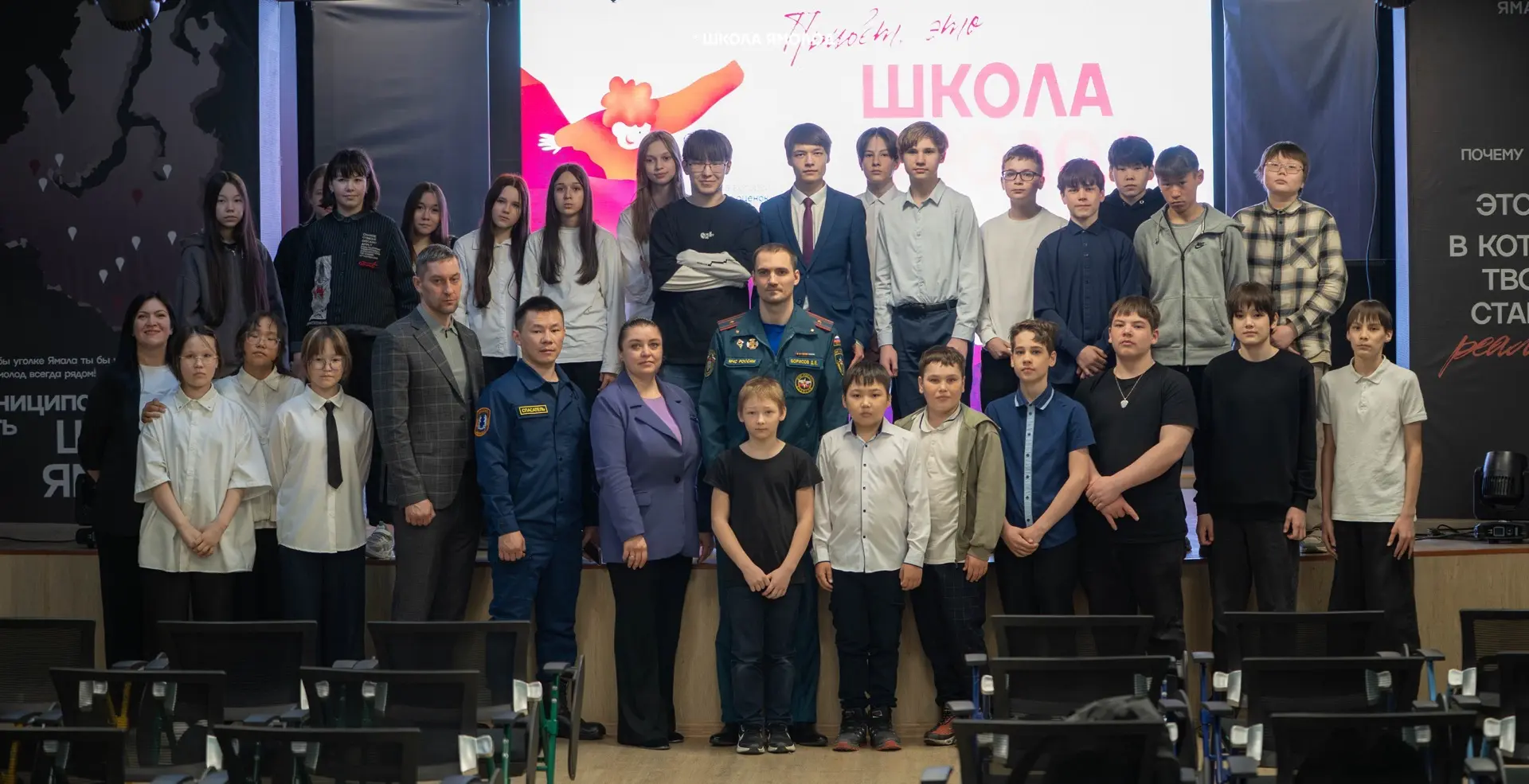 Начальник отдела надзорной деятельности и профилактической работы Ямальского района Данил Борисов пр