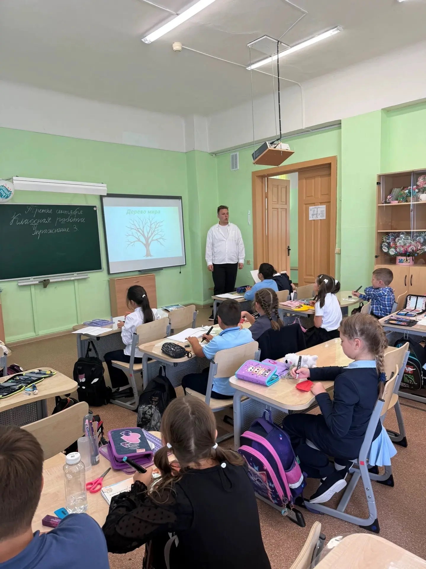 🌳 Классный час «Дерево мира: листья-обещания»