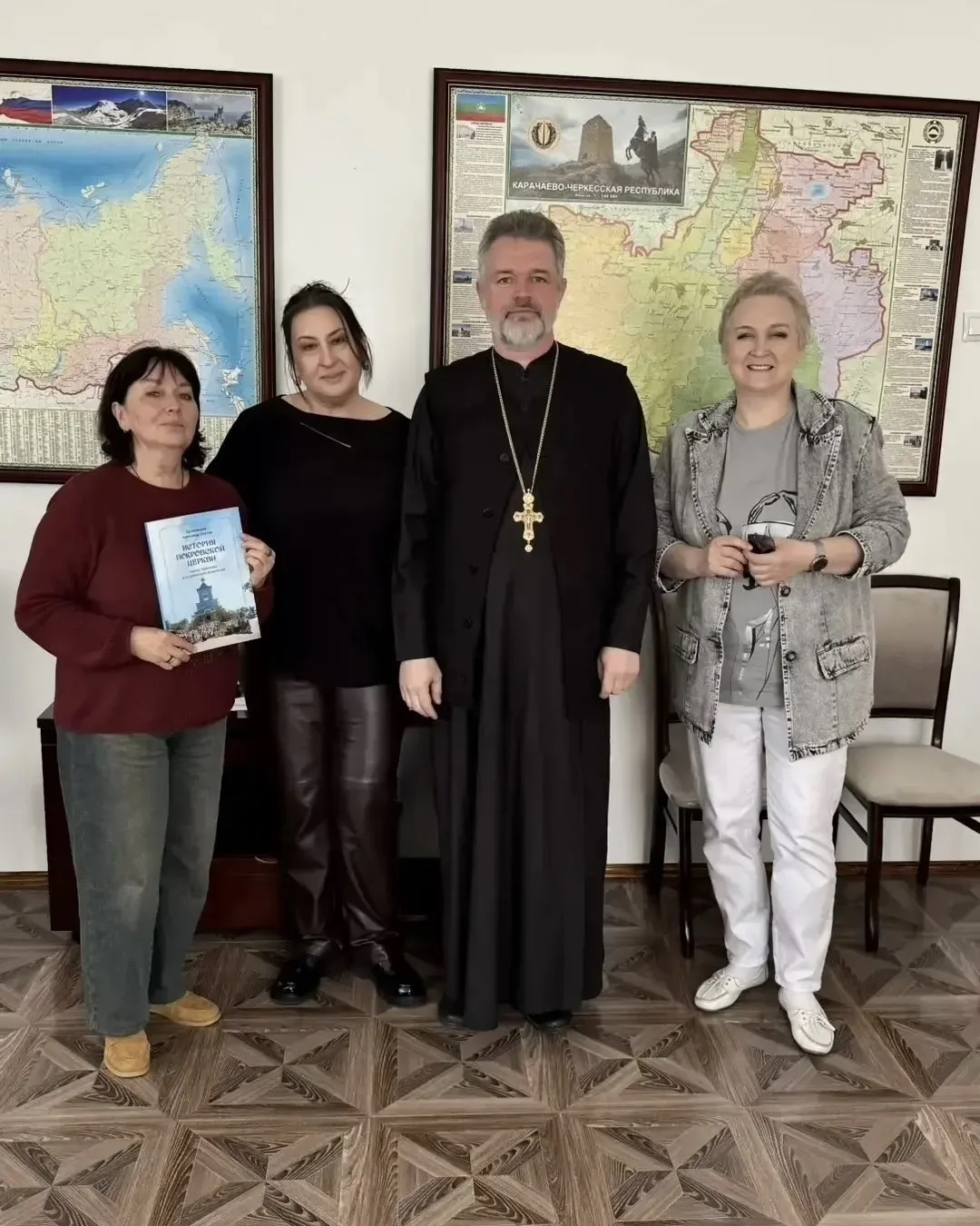 📖 Наше книжное издательство посетил настоятель храма Покрова Пресвятой Богородицы горо...