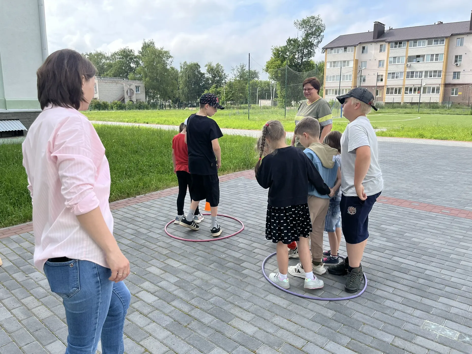 10-й день на дворовой площадке: День толерантности «Уважай и принимай» 🤝

Мы говорили о том, что вс
