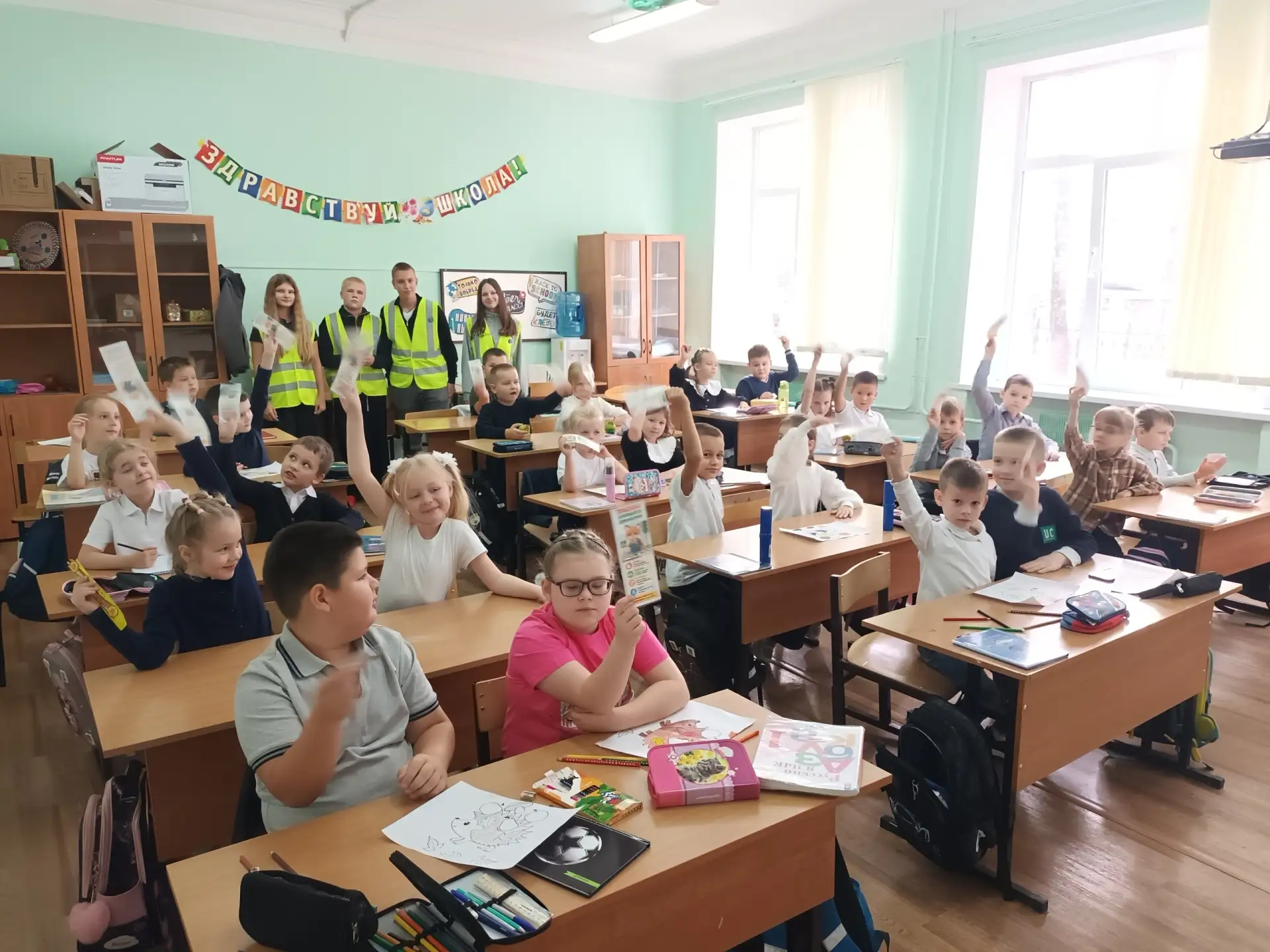 Сегодня в нашей школе прошла важная акция. Участники отряда ЮИД («Юные инспекторы движе...