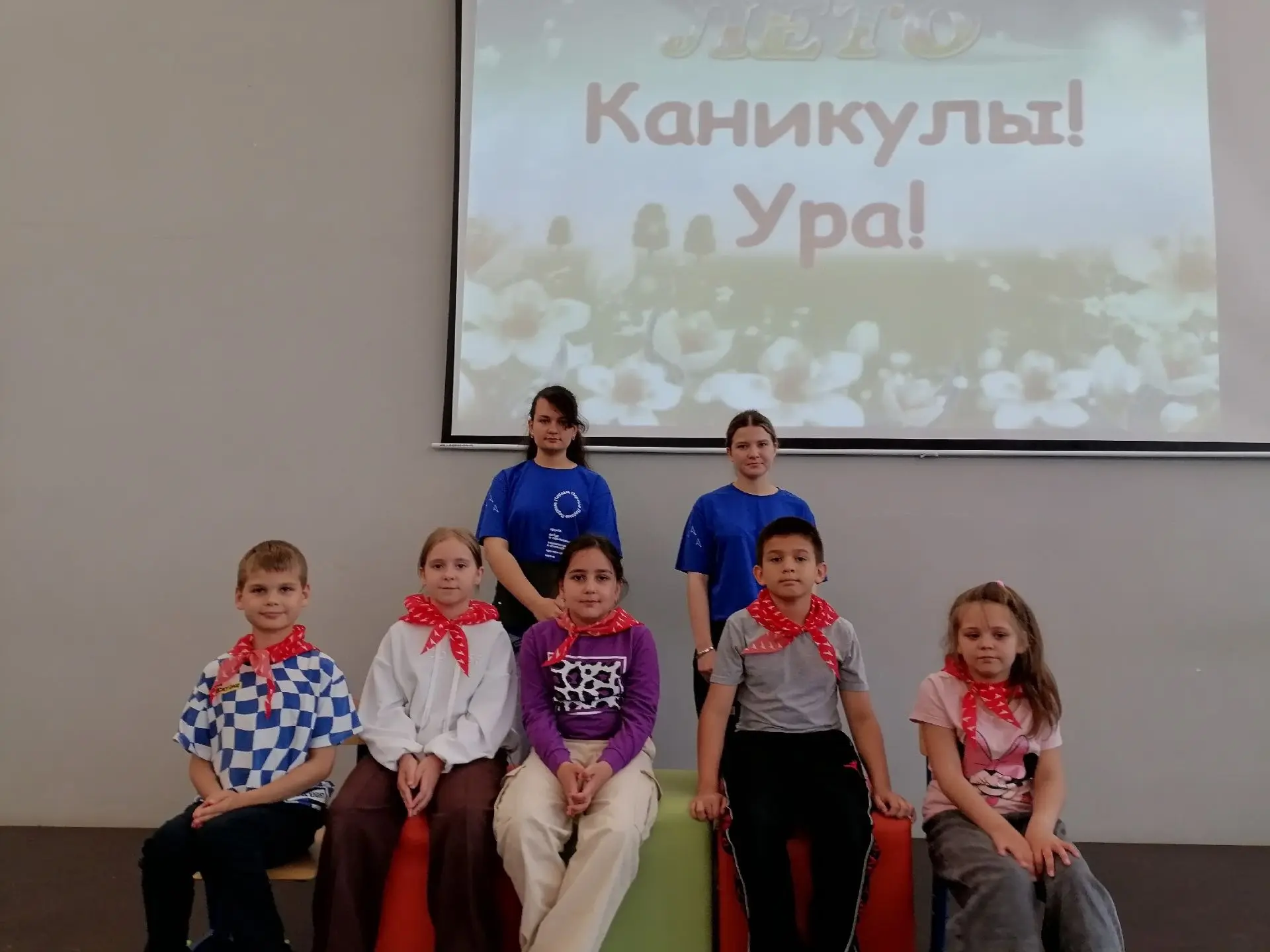 🎉 Сегодня свои двери распахнул пришкольный лагерь «Смена».
Для для ребят, пришедших сюда, состоялся