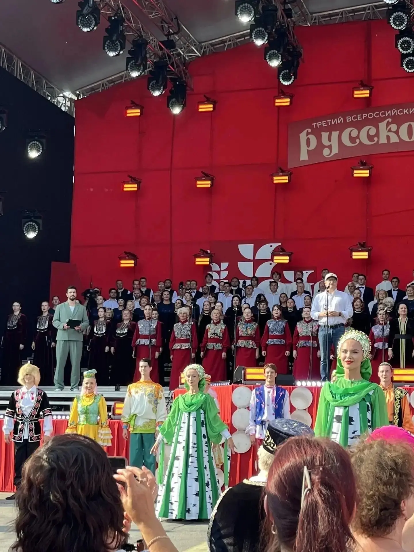 Сегодня в Челябинске стартовал III Всероссийский певческий фестиваль «Русское поле».

Этот масштабны