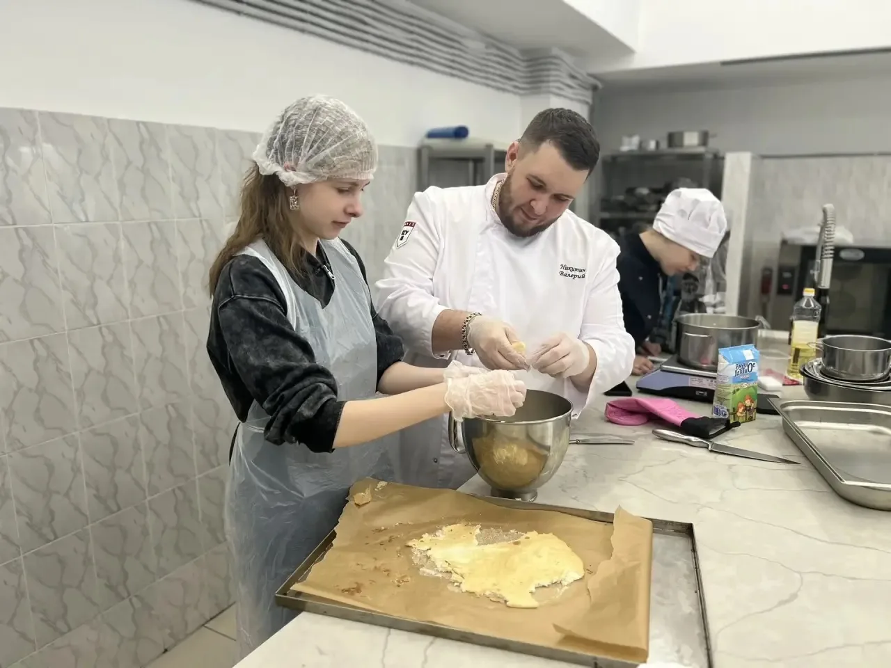 ВКУСНАЯ ПРОФЕССИЯ  Сегодня учащаяся 9 «А» класса Виктория У. посетила профпробу «Вкусная профессия» 