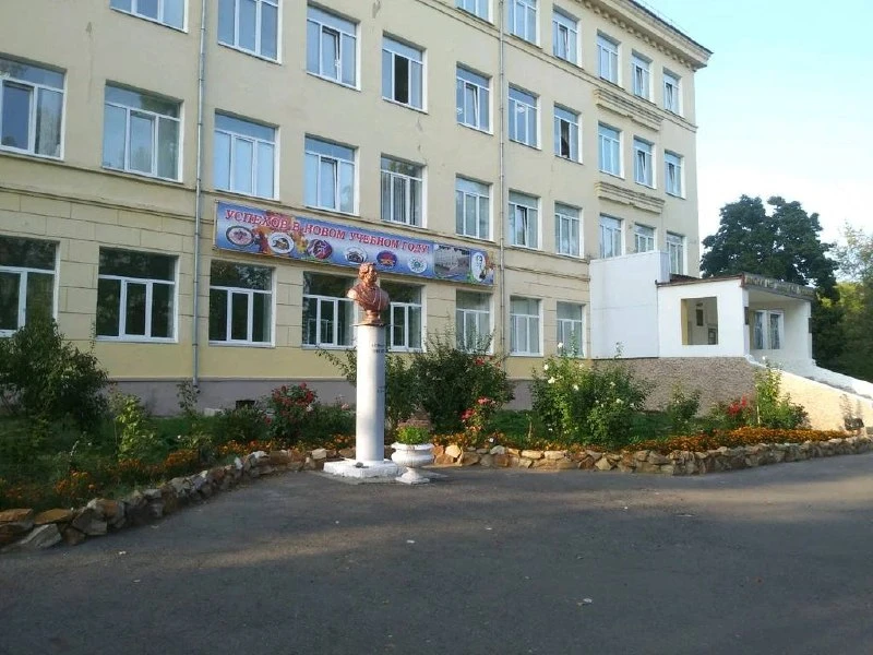 ❗️В курской школе №7 начали проверку после серьезной травмы девочки на перемене