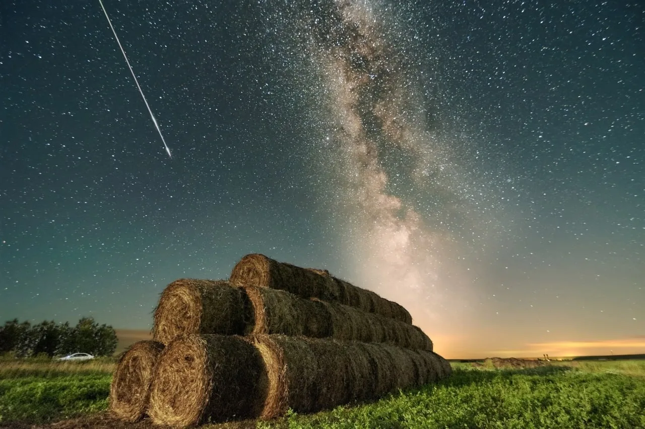 🌌 Звёздная ночь в деревеньке Аитково — вдали от городской суеты небо раскрывается во в...