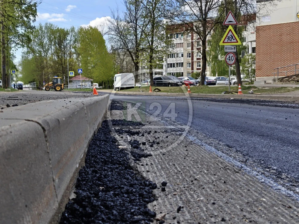 🚧 На улице Химиков уже появился первый слой асфальта 🙌  И ещё одна хорошая новость — подходят к заве