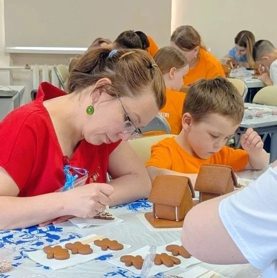 Знаете, в чём главная прелесть мастер-классов для мастерицы?

Для этого совсем не обязательно быть а