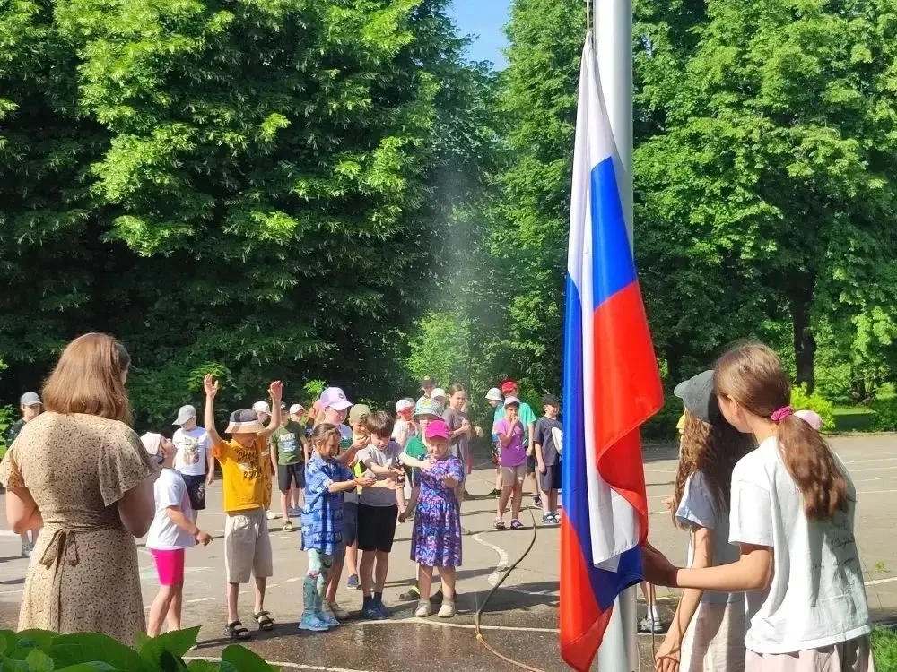 Традиционно новая неделя летнего лагеря «Колокольчик « на базе МБОУ «Образовательный центр имени АН 