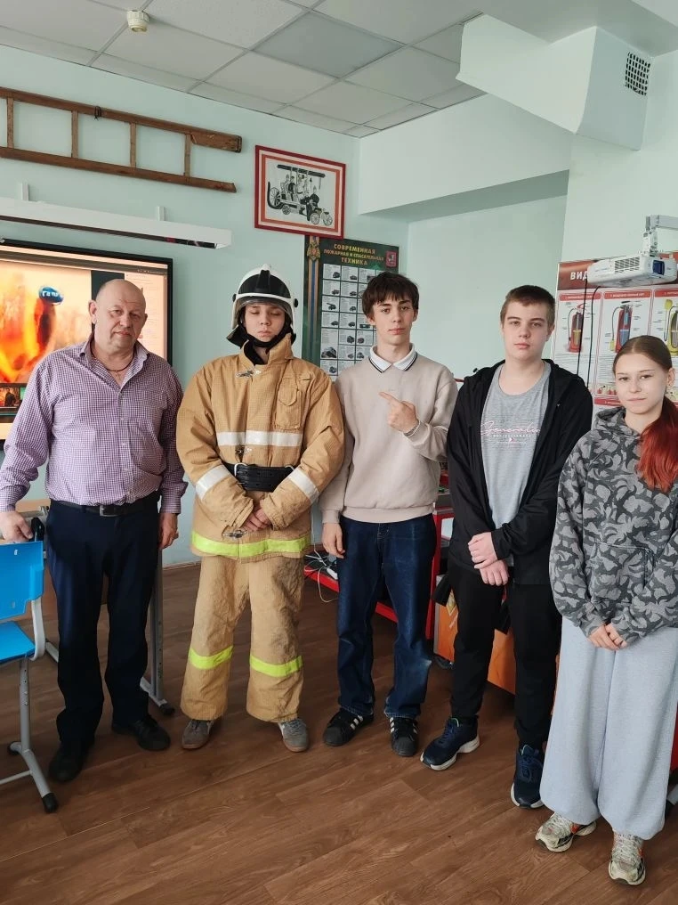 🔥 Экскурсия в Технический пожарно-спасательный колледж им. Героя Российской Федерации В. М. Максимчу